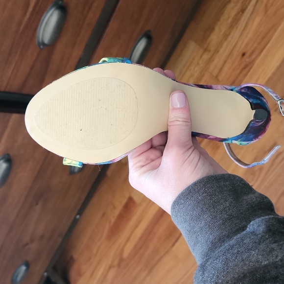 Steve Madden Tie Dye Pumps - Picture 5 of 6